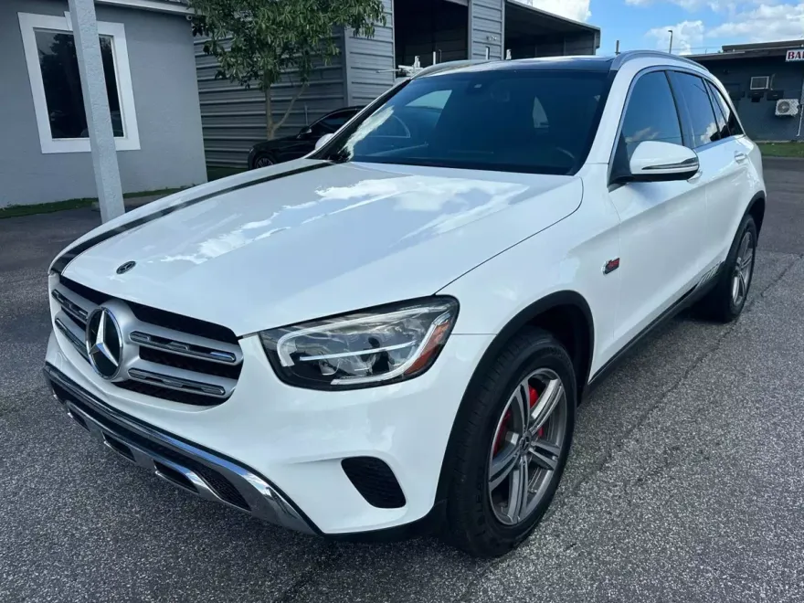 2020 Mercedes Benz GLC 300 photo 1
