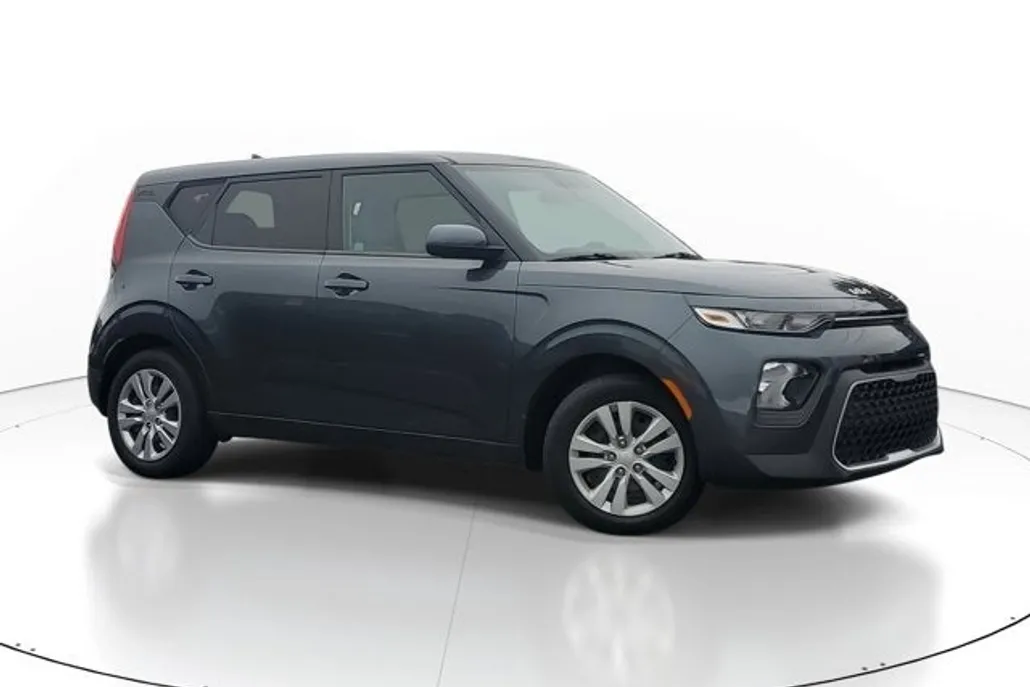 2022 Kia Soul LX photo 1