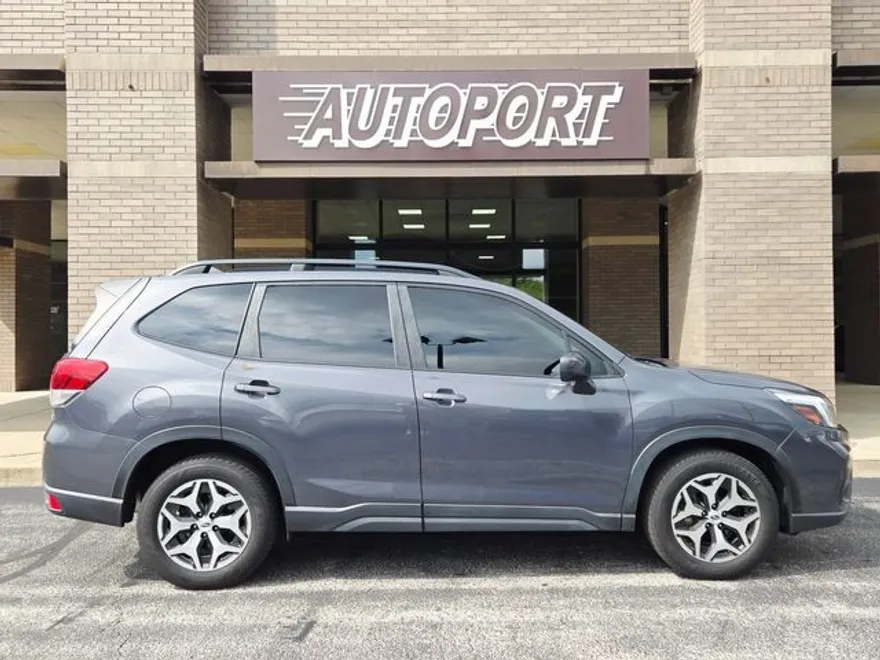 2020 Subaru Forester Premium photo 1