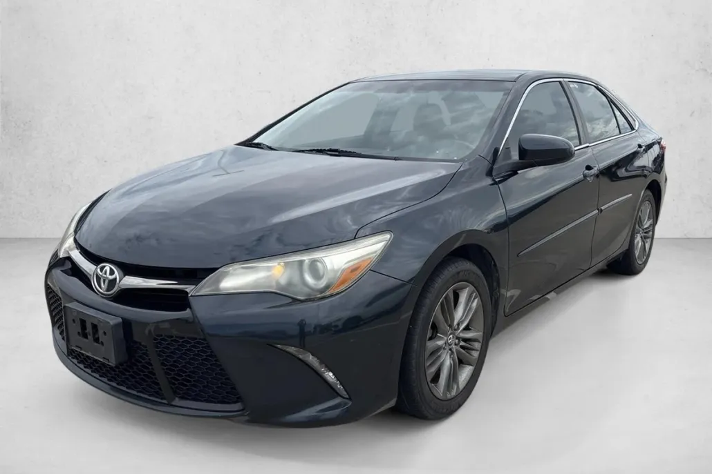 2017 Toyota Camry SE photo 1