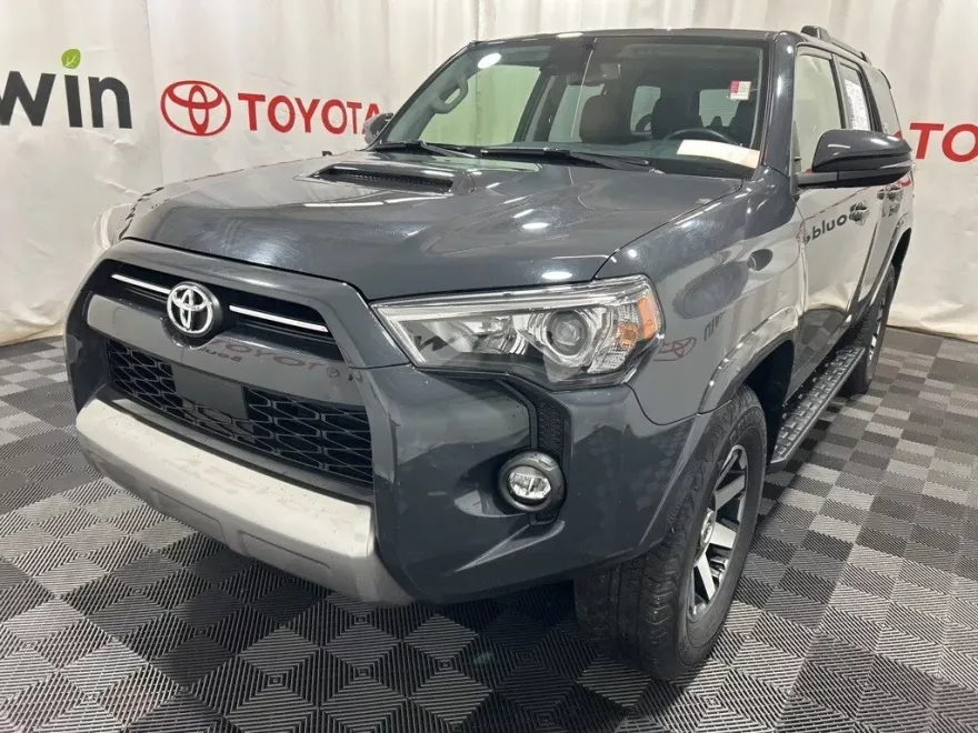 2024 Toyota 4Runner TRD Off-Road Premium photo 1