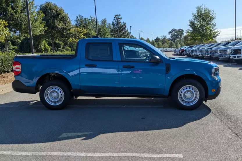 2025 Ford Maverick XL photo 1