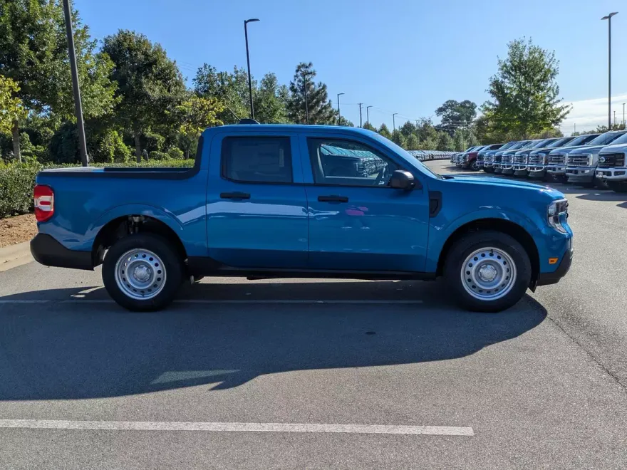 2025 Ford Maverick XL photo 1