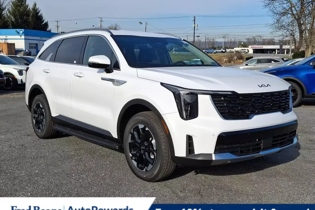 2025 Kia Sorento S photo 1