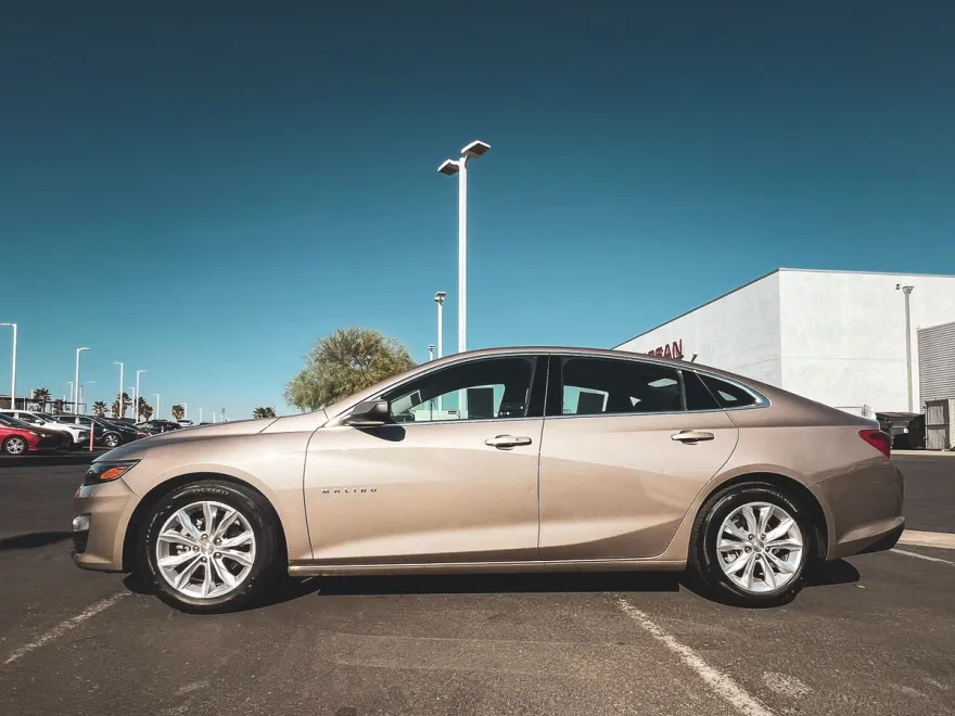 2023 Chevrolet Malibu 1LT photo 1