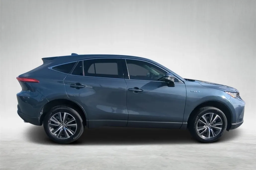 2021 Toyota Venza LE photo 1