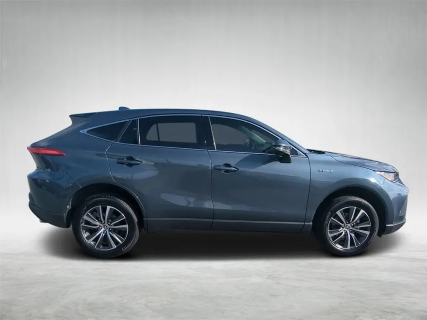 2021 Toyota Venza LE photo 1