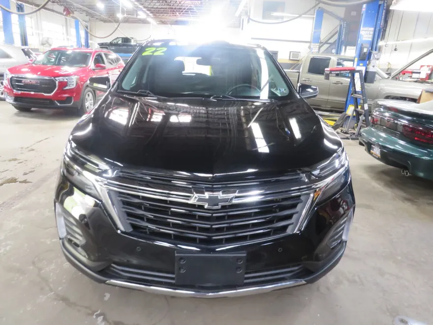 2022 Chevrolet Equinox LT photo 1