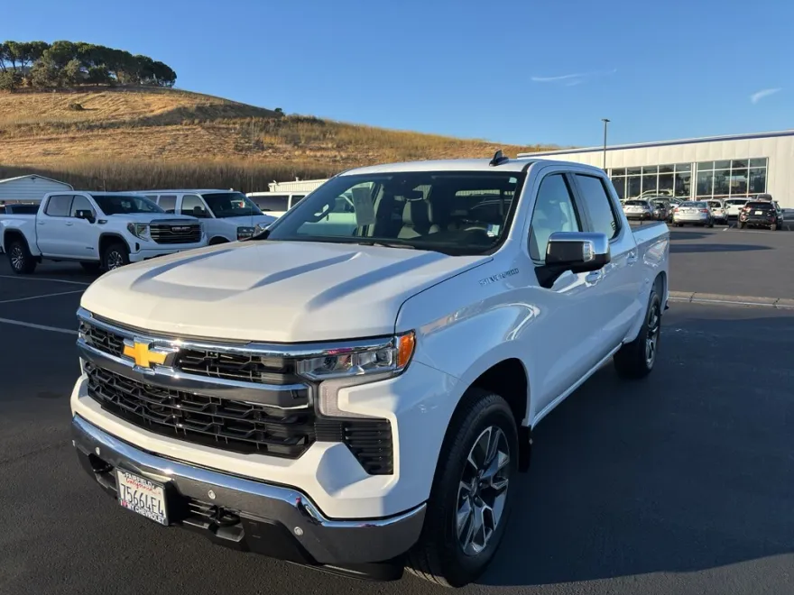 2025 Chevrolet Silverado 1500 photo 1