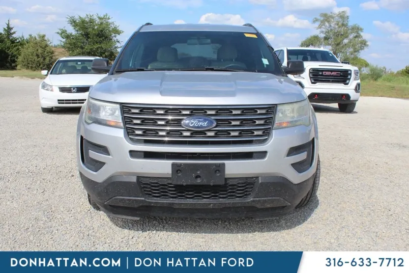 2016 Ford Explorer Base photo 1