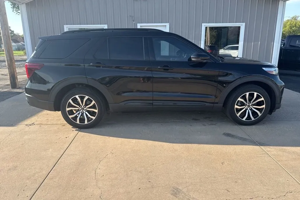 2020 Ford Explorer ST photo 1