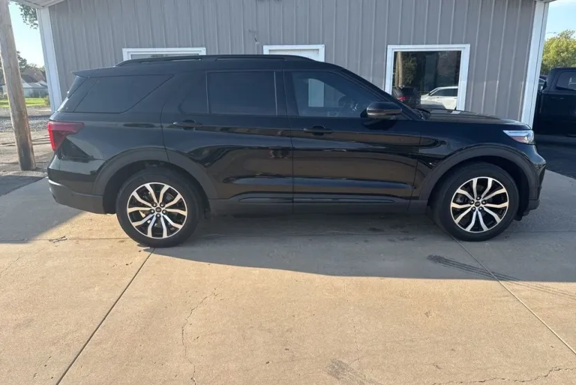 2020 Ford Explorer ST photo 1