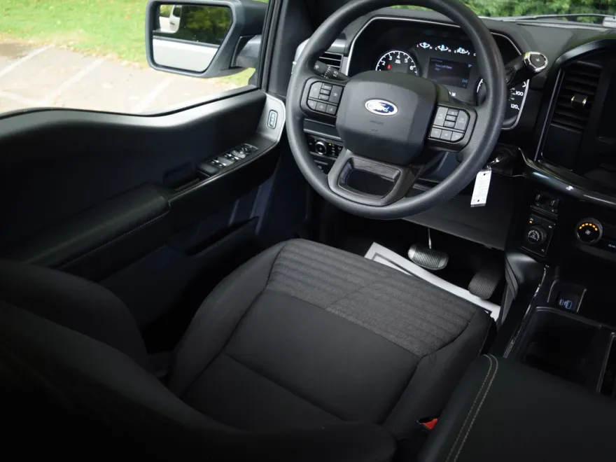 2023 Ford F-150 XL photo 1