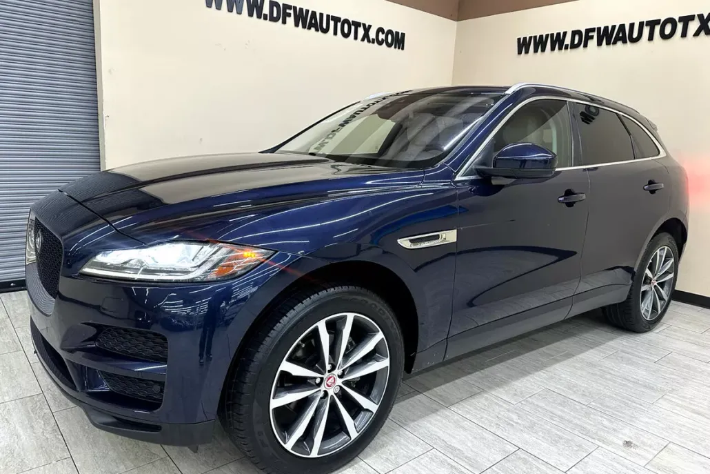 2018 Jaguar F-PACE Prestige photo 1
