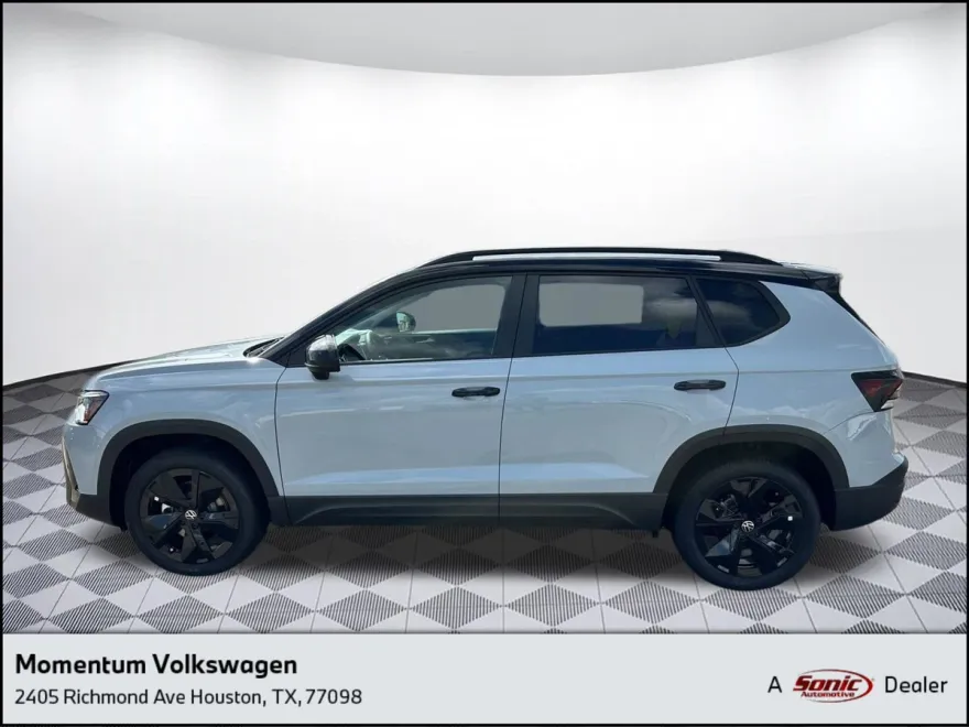 2025 Volkswagen Taos SE photo 1