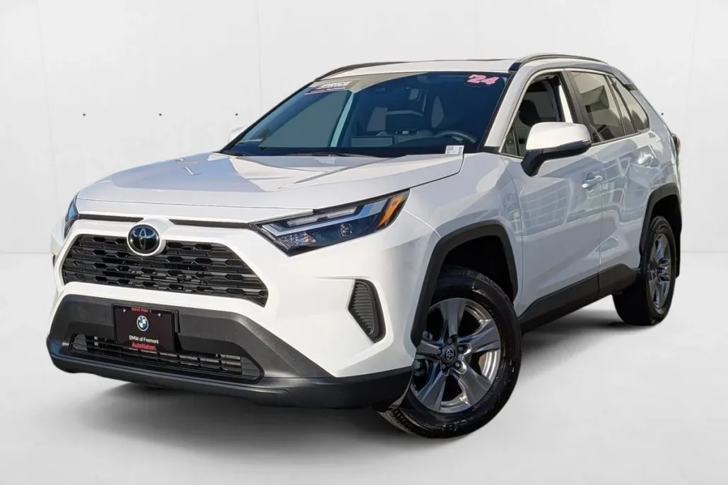 2024 Toyota RAV4 XLE photo 1