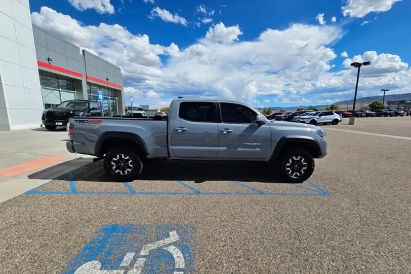 2021 Toyota Tacoma TRD Off-Road photo 1