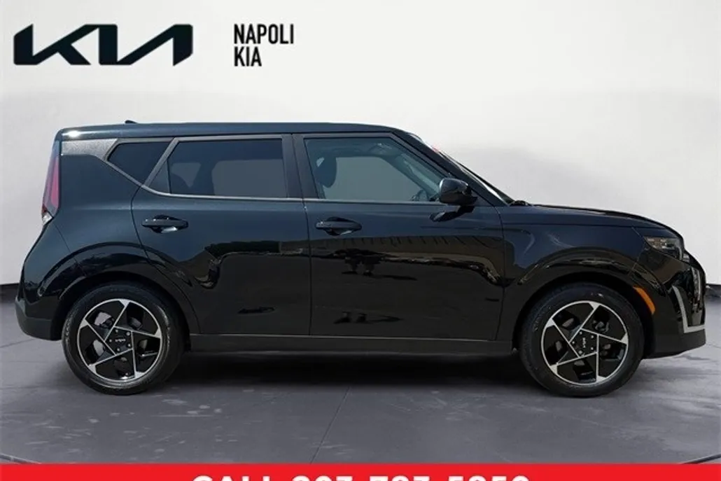 2023 Kia Soul EX photo 1