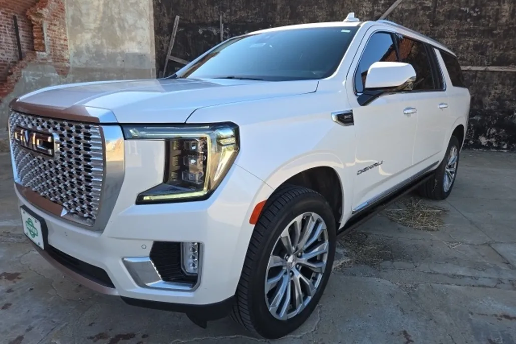 2021 Gmc Yukon XL Denali photo 1