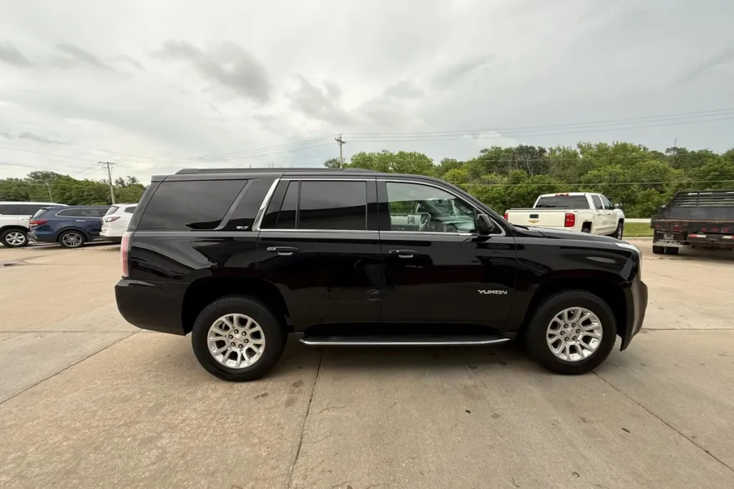 2017 Gmc Yukon SLT photo 1