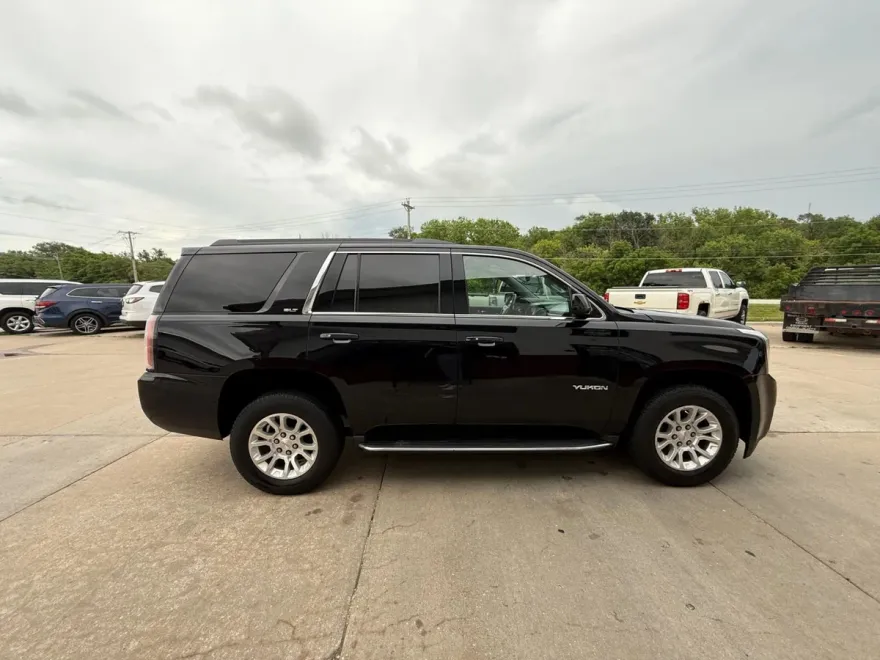 2017 Gmc Yukon SLT photo 1
