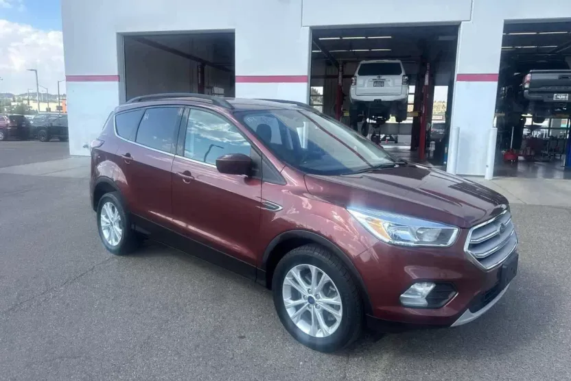 2018 Ford Escape SE Sport photo 1