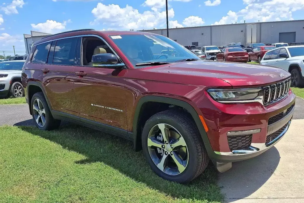 2025 Jeep Grand Cherokee Limited photo 1