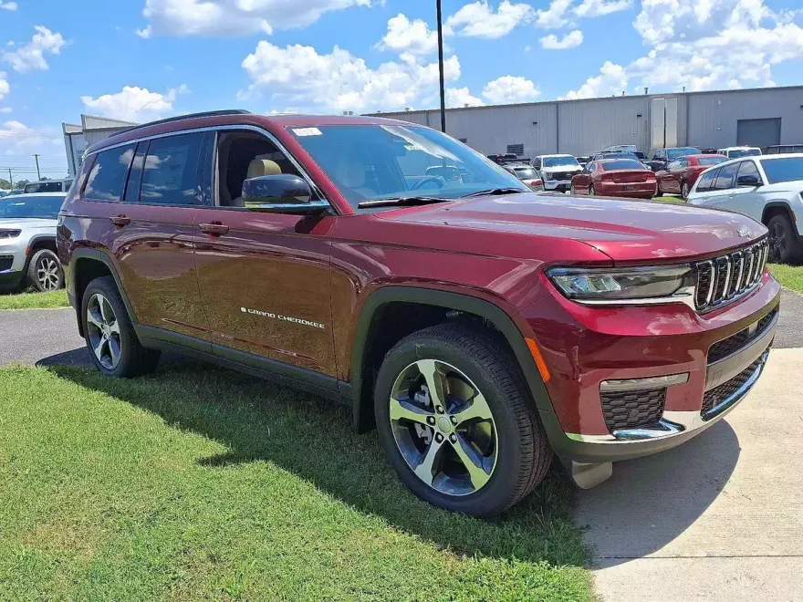 2025 Jeep Grand Cherokee Limited photo 1