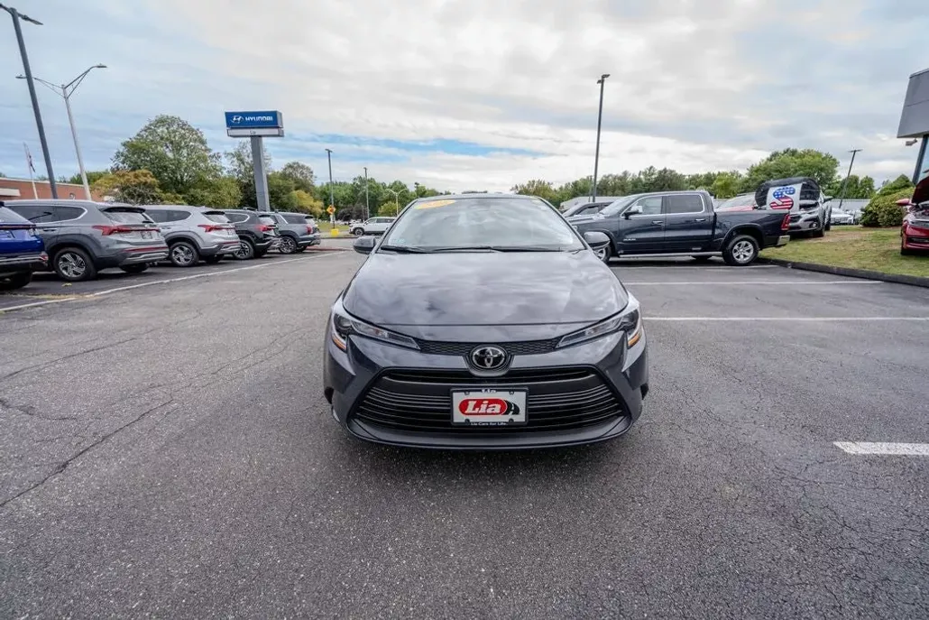 2025 Toyota Corolla LE photo 1