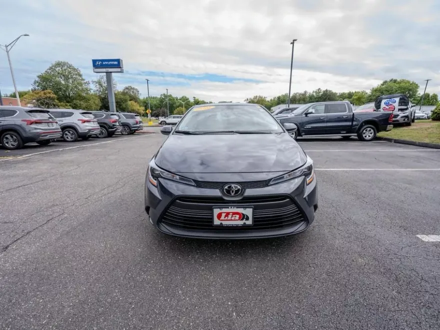 2025 Toyota Corolla LE photo 1