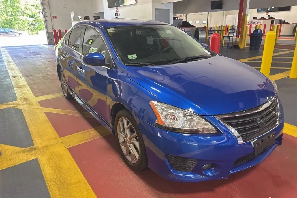 2013 Nissan Sentra SR photo 1