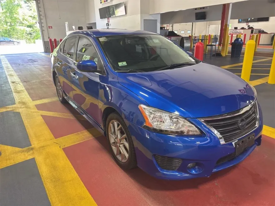 2013 Nissan Sentra SR photo 1