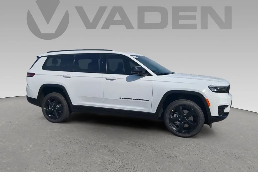 2025 Jeep Grand Cherokee Altitude photo 1