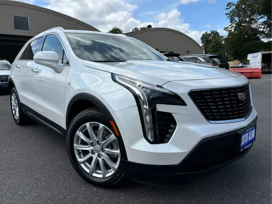 2023 Cadillac XT4 Luxury photo 1