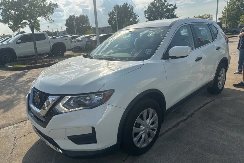2018 Nissan Rogue S photo 1