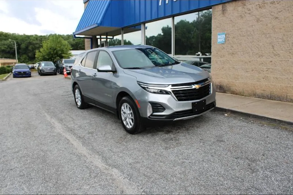 2023 Chevrolet Equinox LT photo 1