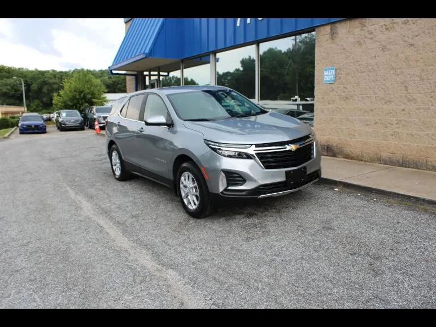 2023 Chevrolet Equinox LT photo 1