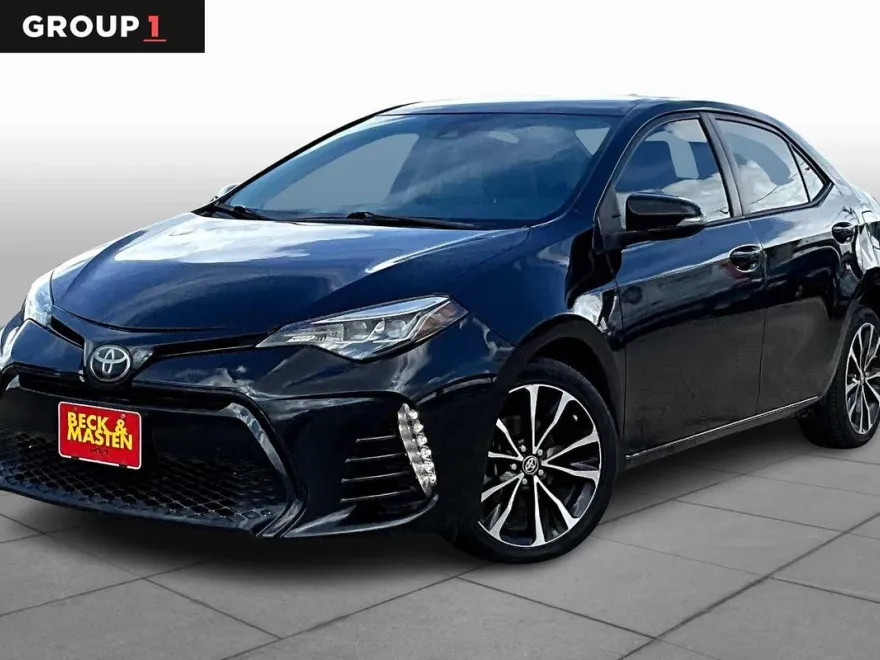 2018 Toyota Corolla LE photo 1