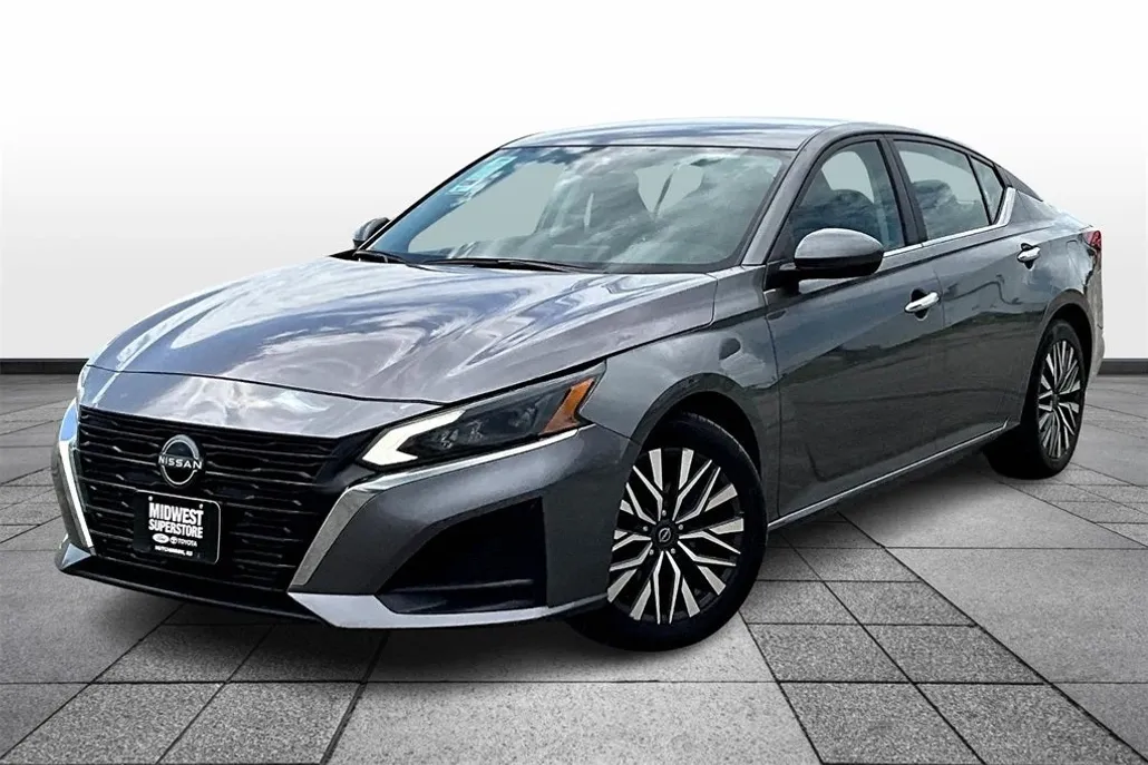 2023 Nissan Altima 2.5 SV photo 1
