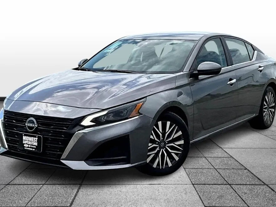 2023 Nissan Altima 2.5 SV photo 1