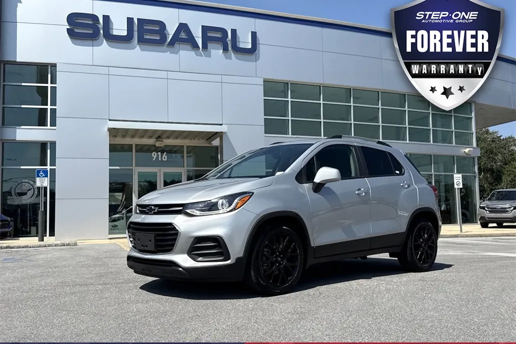 2022 Chevrolet Trax LT photo 1