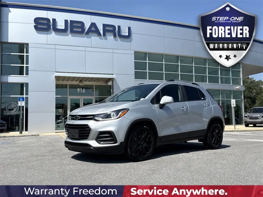 2022 Chevrolet Trax LT photo 1