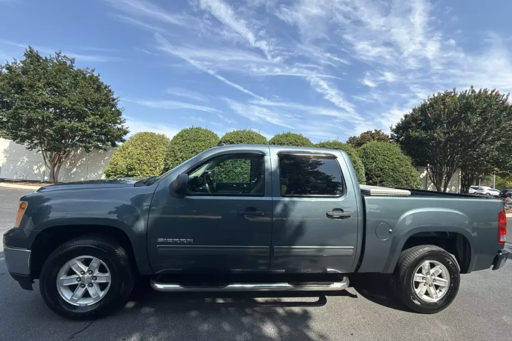 2012 Gmc Sierra SLE photo 1