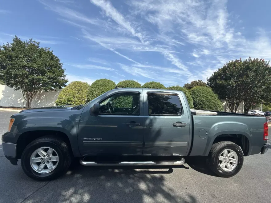2012 Gmc Sierra SLE photo 1