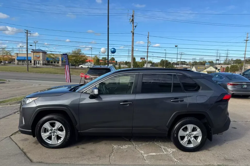 2020 Toyota RAV4 XLE Sport photo 1