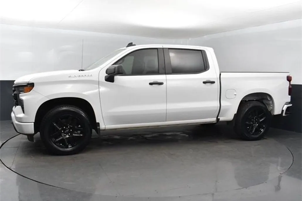 2023 Chevrolet Silverado 1500 Custom photo 1