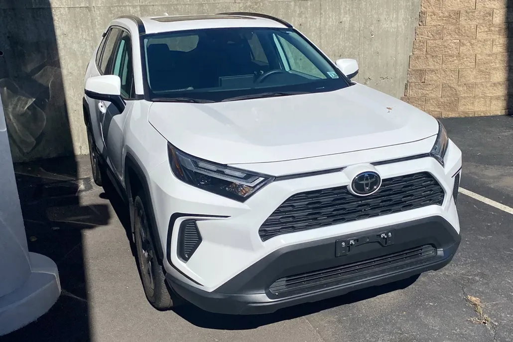 2024 Toyota RAV4 XLE photo 1