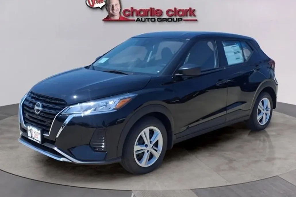 2025 Nissan Kicks Play S photo 1