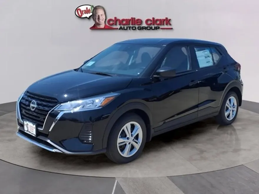 2025 Nissan Kicks Play S photo 1