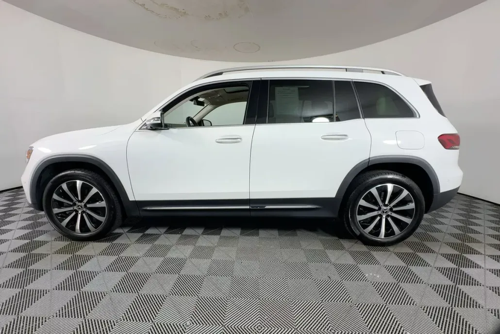 2023 Mercedes Benz GLB 250 photo 1